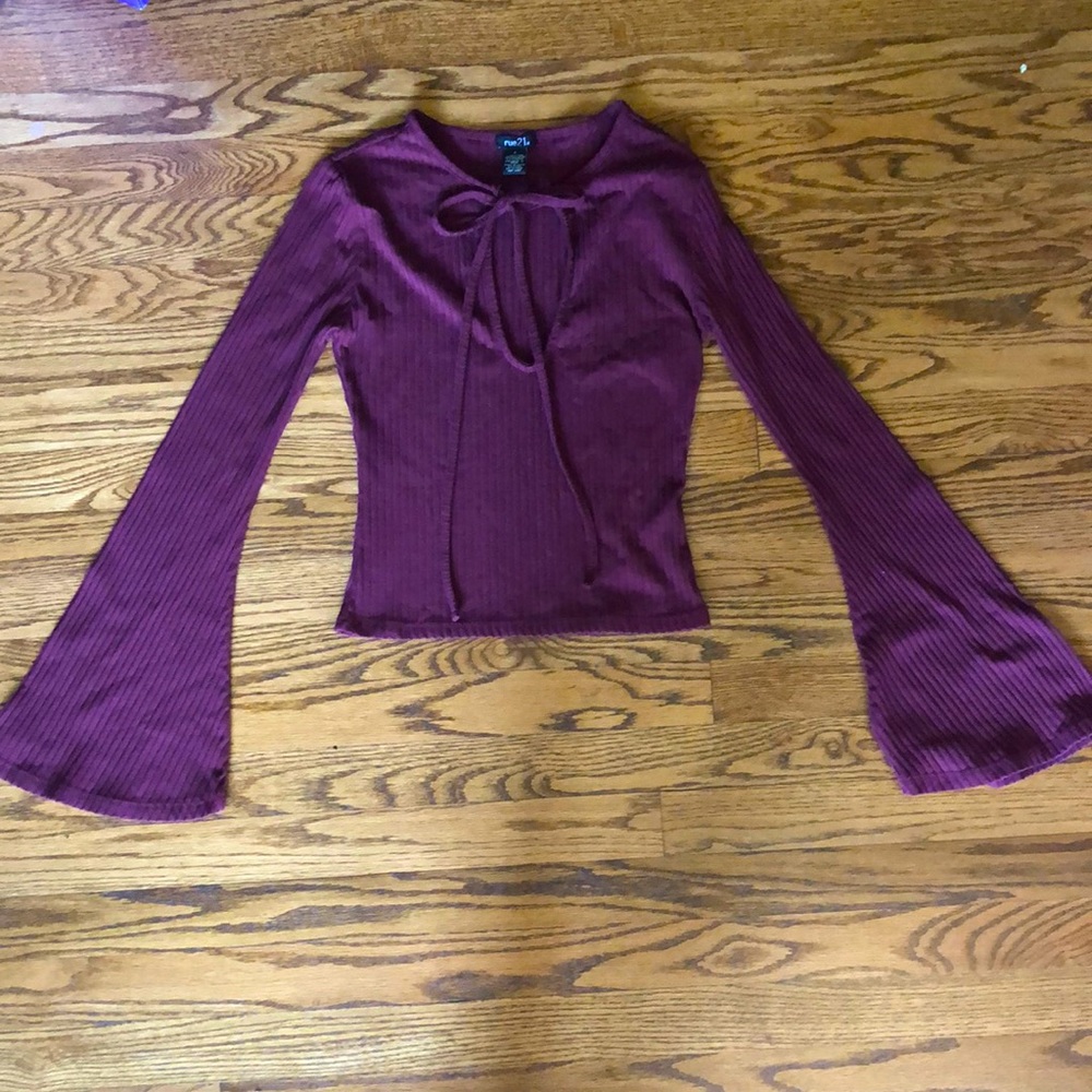 Key Hole-Bell Sleeved Shirt